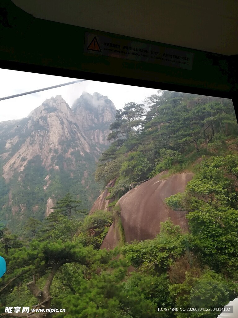山间秀丽景色
