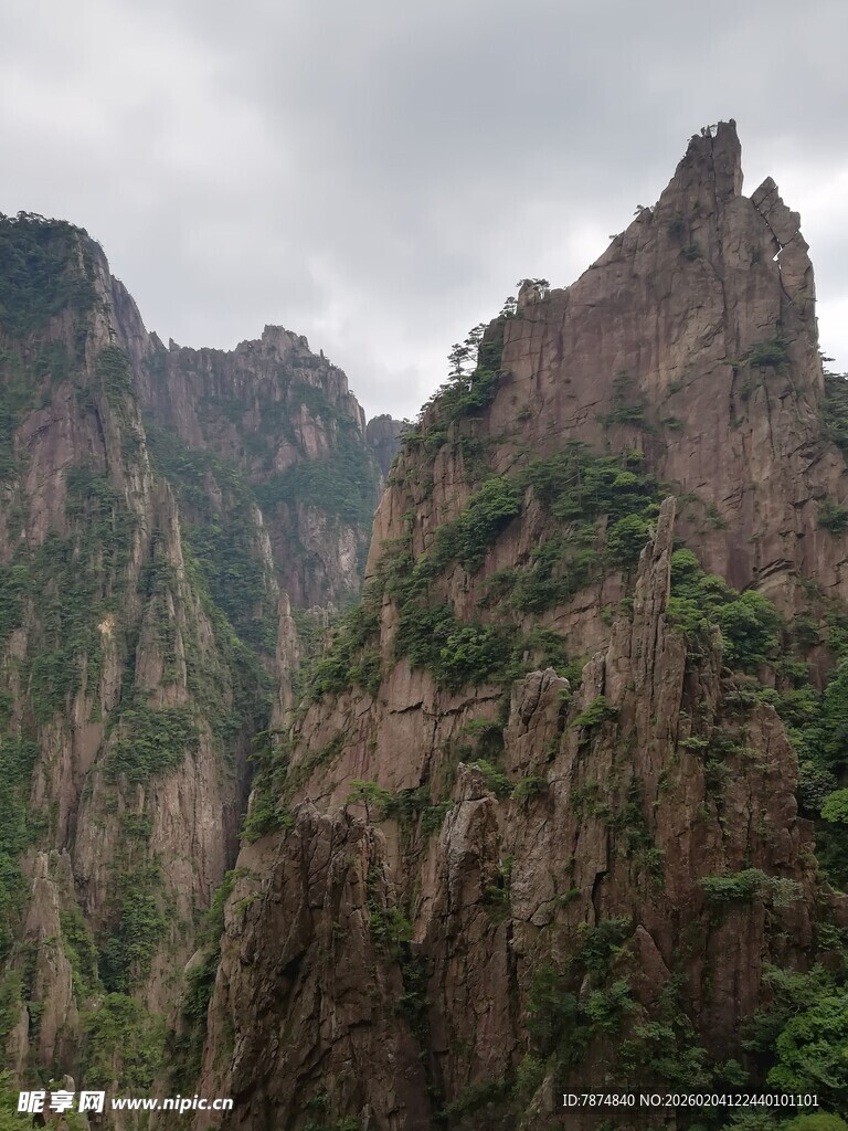 壮丽山峰景观