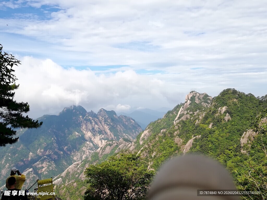 壮美山峦云海景观
