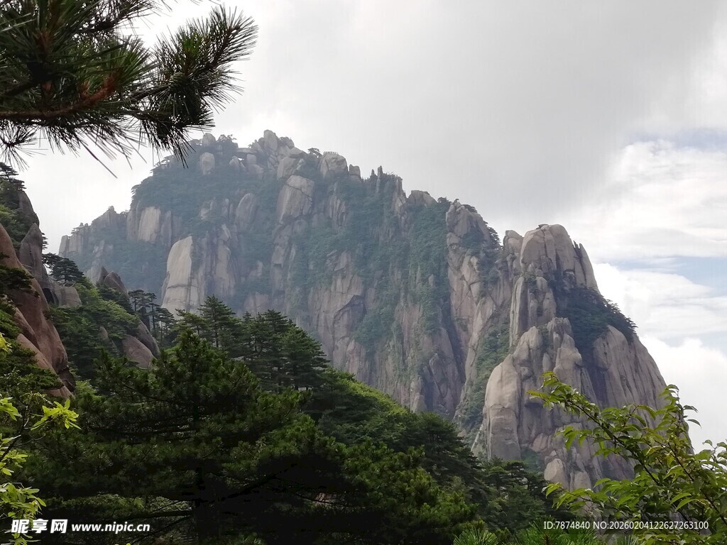 巍峨黄山 山峦与松景
