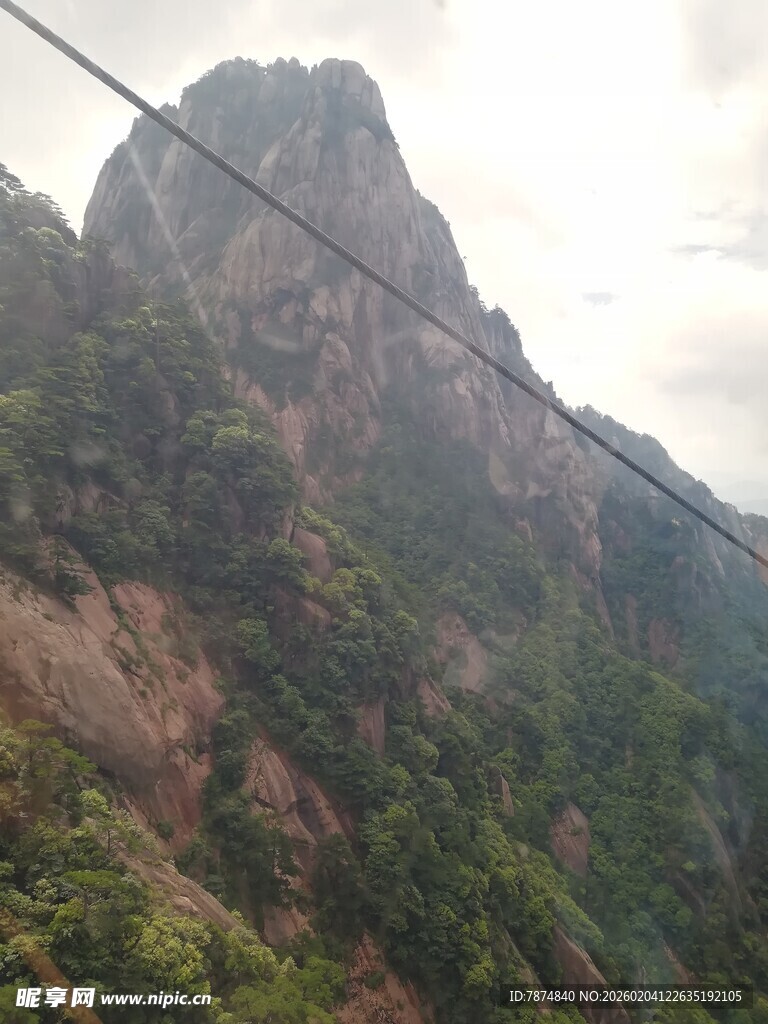 山间索道 领略壮丽山景