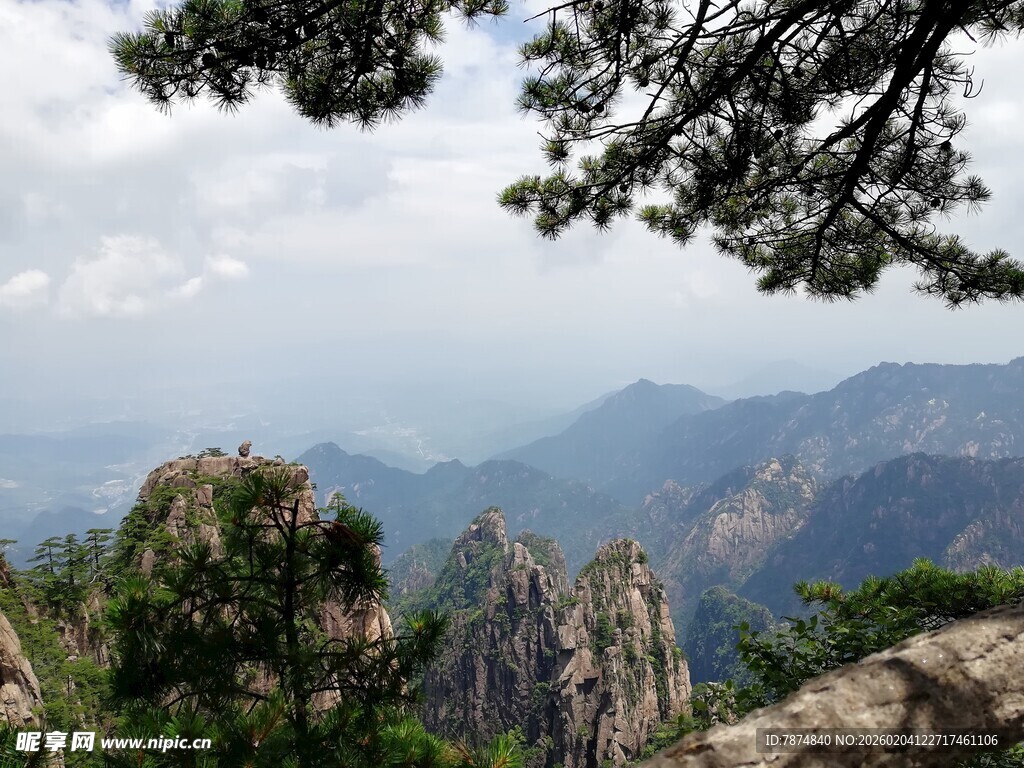壮美山景 松立峰巅