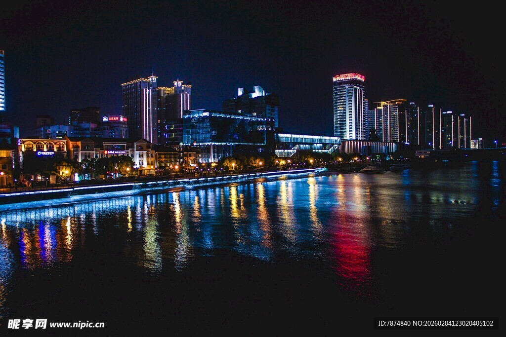 城市夜景河畔璀璨倒影