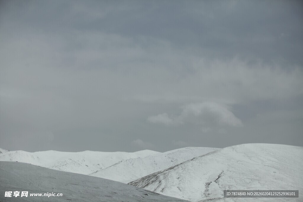 雪山远景