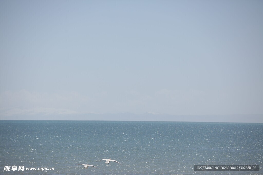 广阔海面的宁静景象
