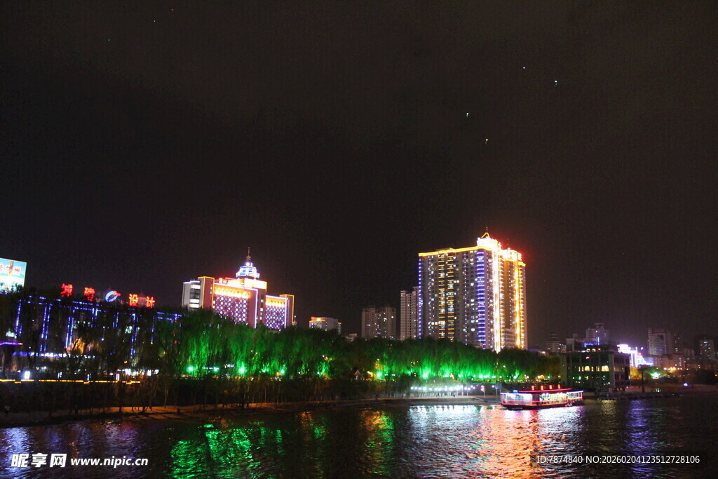 城市夜景河畔璀璨灯光秀