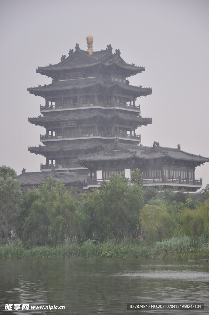 湖畔古楼阁