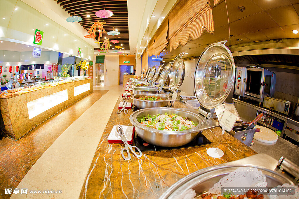 自助餐厅丰富美食展示