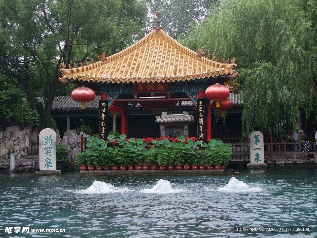 中式湖畔亭阁景观