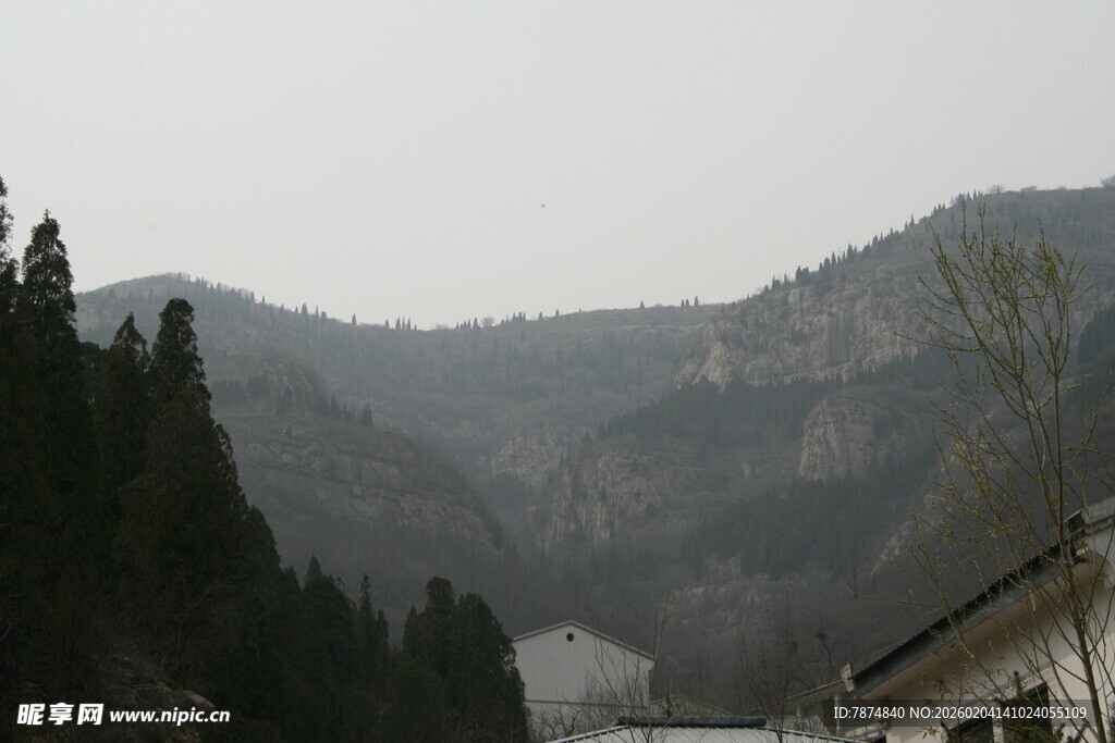 山间村落景色