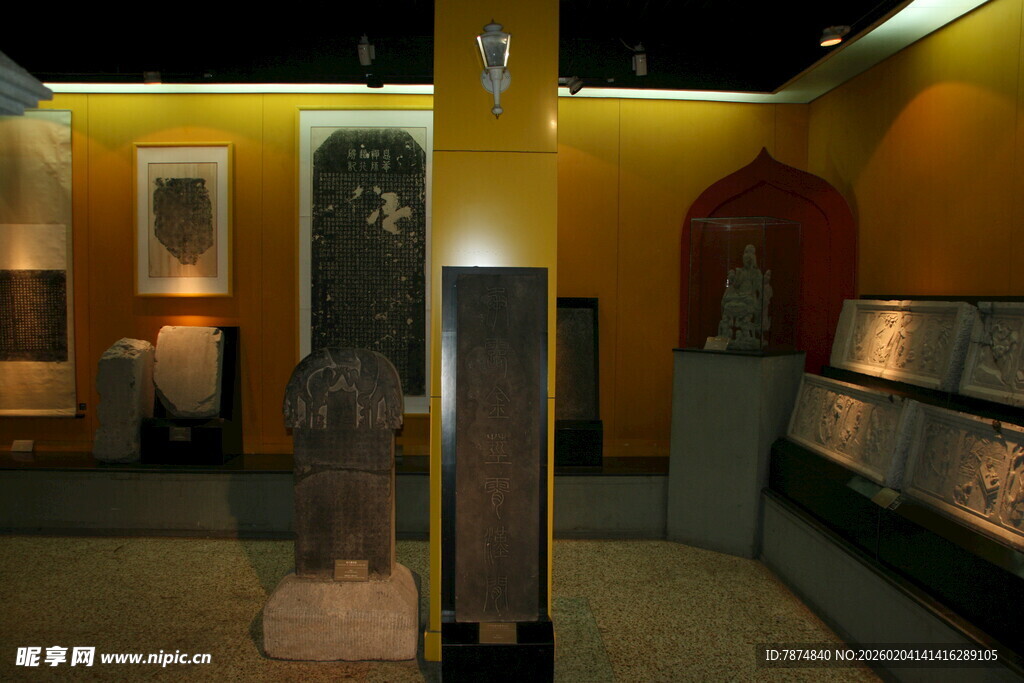 博物馆内的古代石刻展品