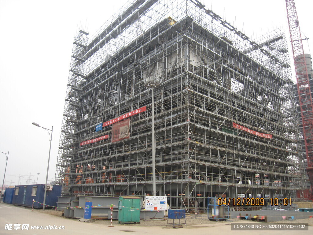 在建高楼施工现场