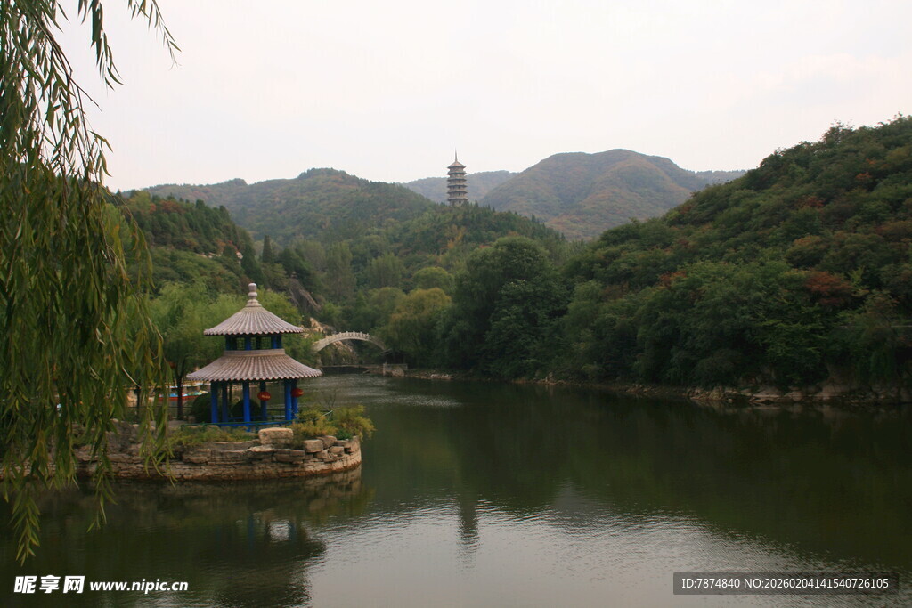 湖畔亭景 山水相映成趣