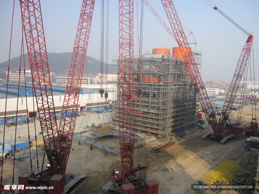 建筑工地多台起重机作业