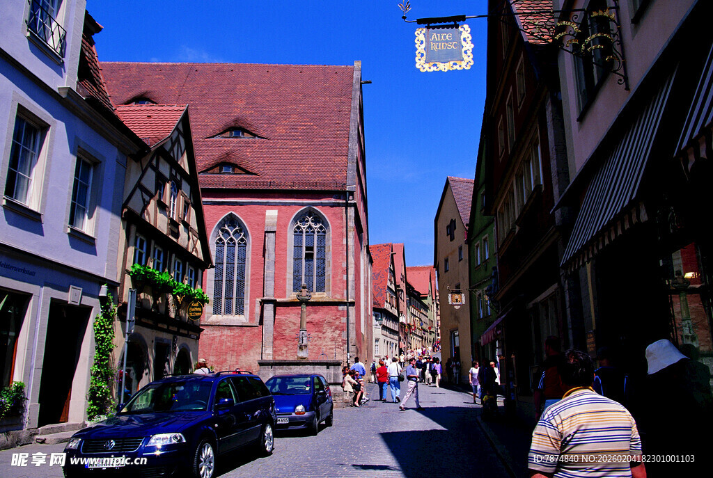 德国欧洲小镇街道的悠闲景象