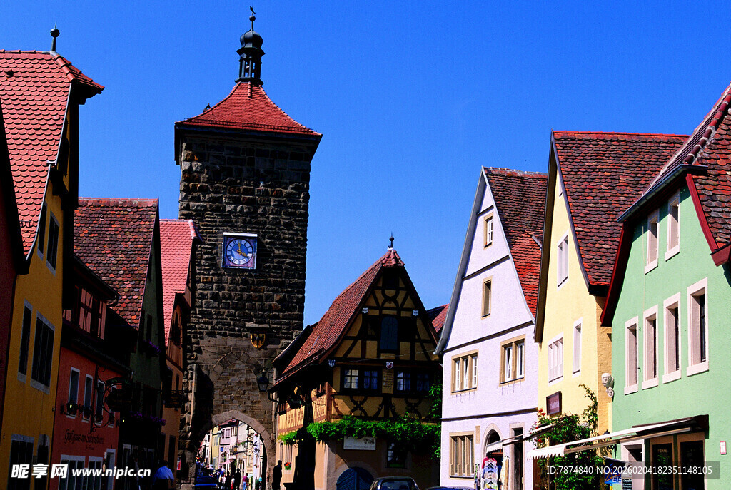 德国彩色小镇中的钟楼建筑