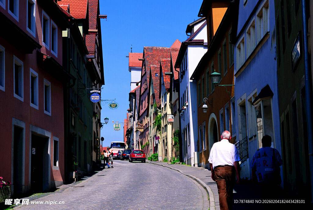 德国欧洲小镇街道行人景象