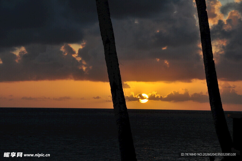 海上日落美景