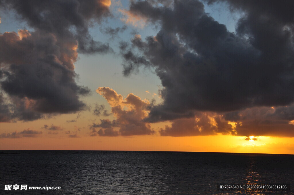海上日落美景