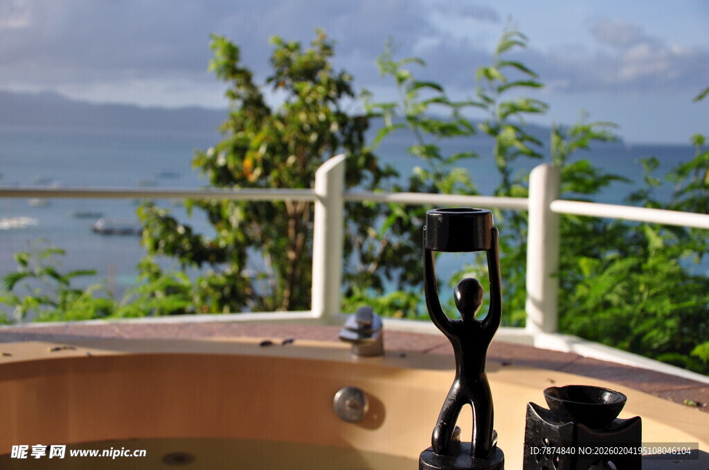 露台温泉赏景惬意时光