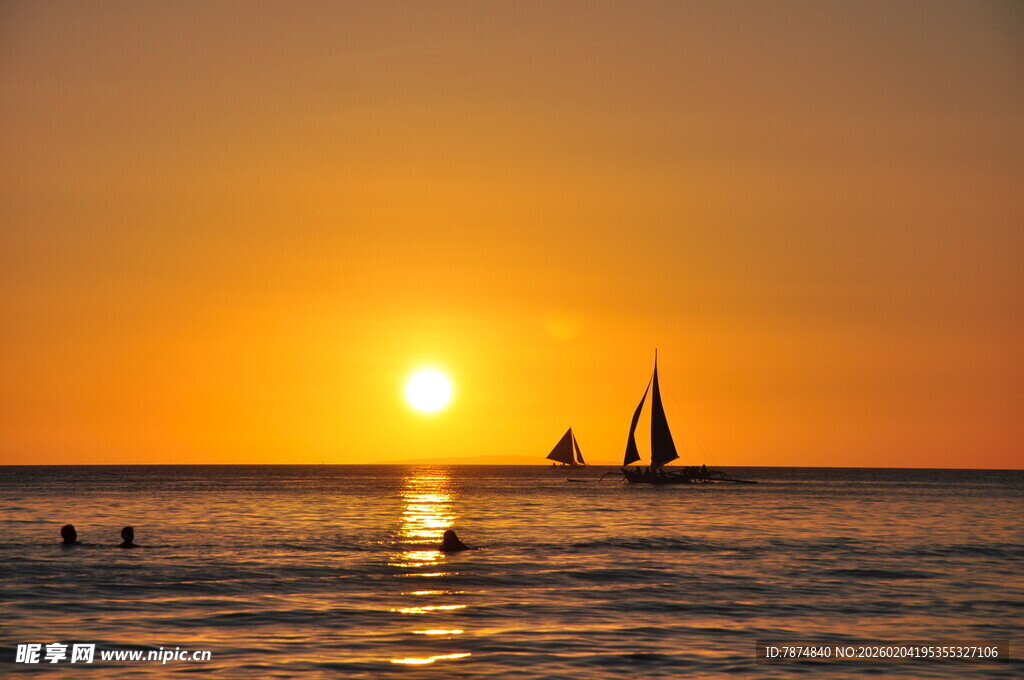 海上落日帆船美景