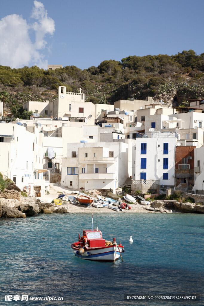 地中海风情的白色海滨小镇