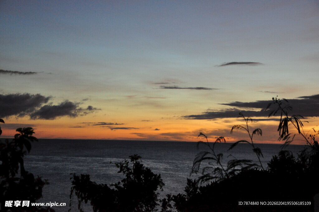 海边日落时分美丽景致