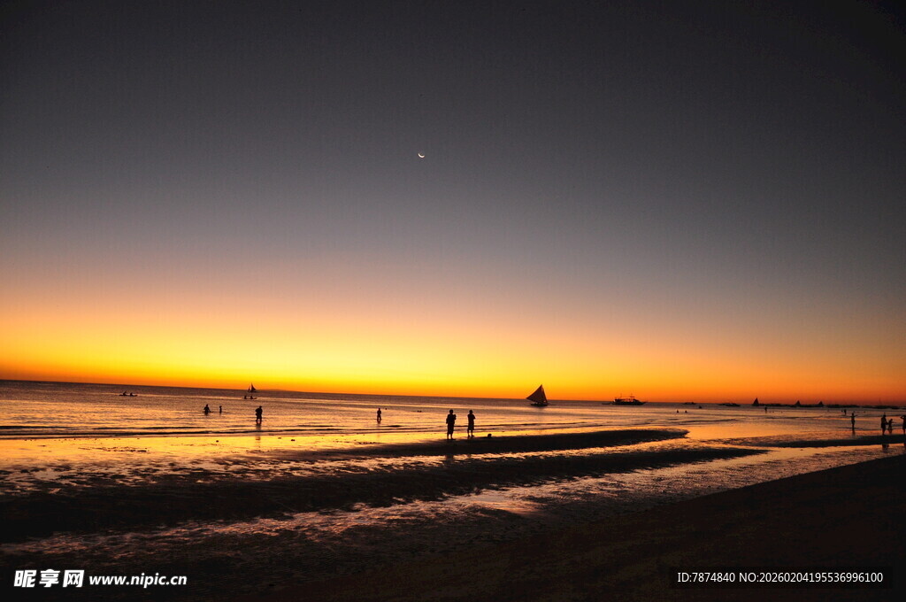 海边日落美景 人影绰绰