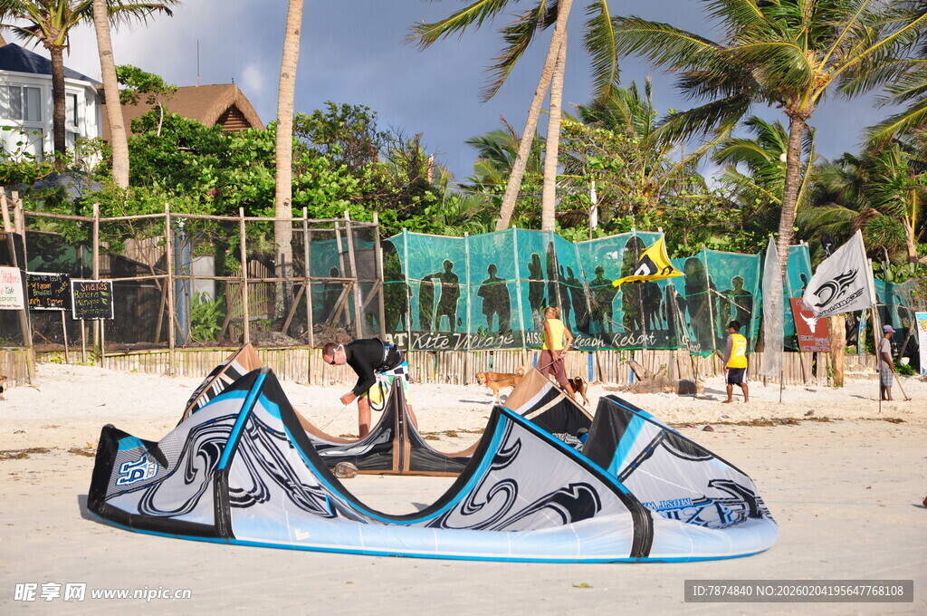 沙滩上的风筝冲浪装备