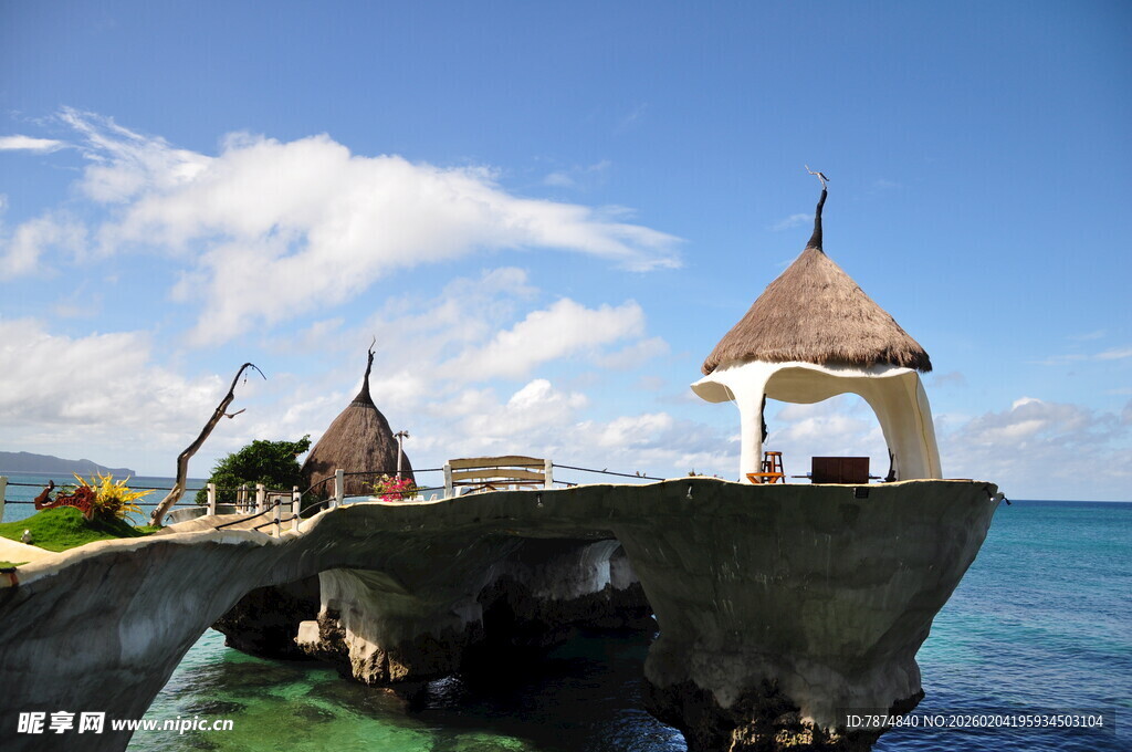 海边别致茅草亭码头景观