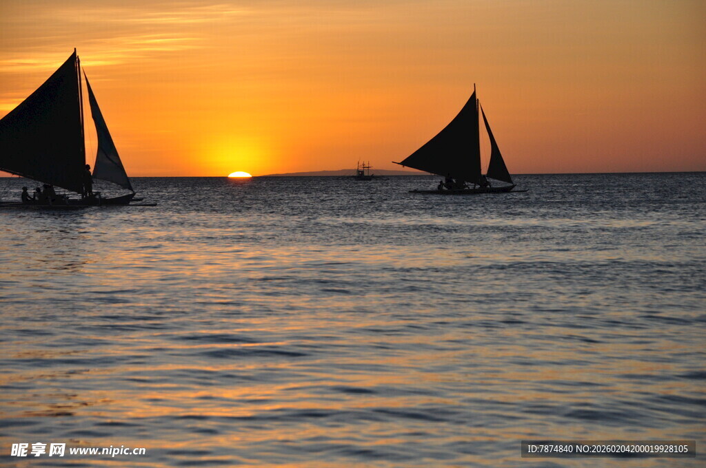 海上落日帆船美景