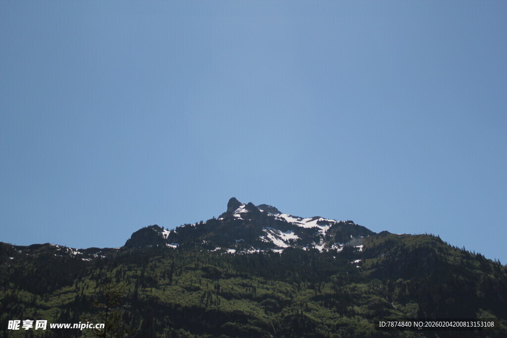 雪山之巅的壮丽景致