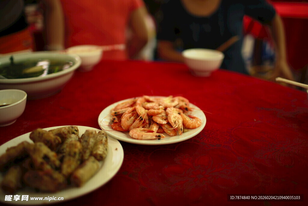餐桌上的多样美味菜肴