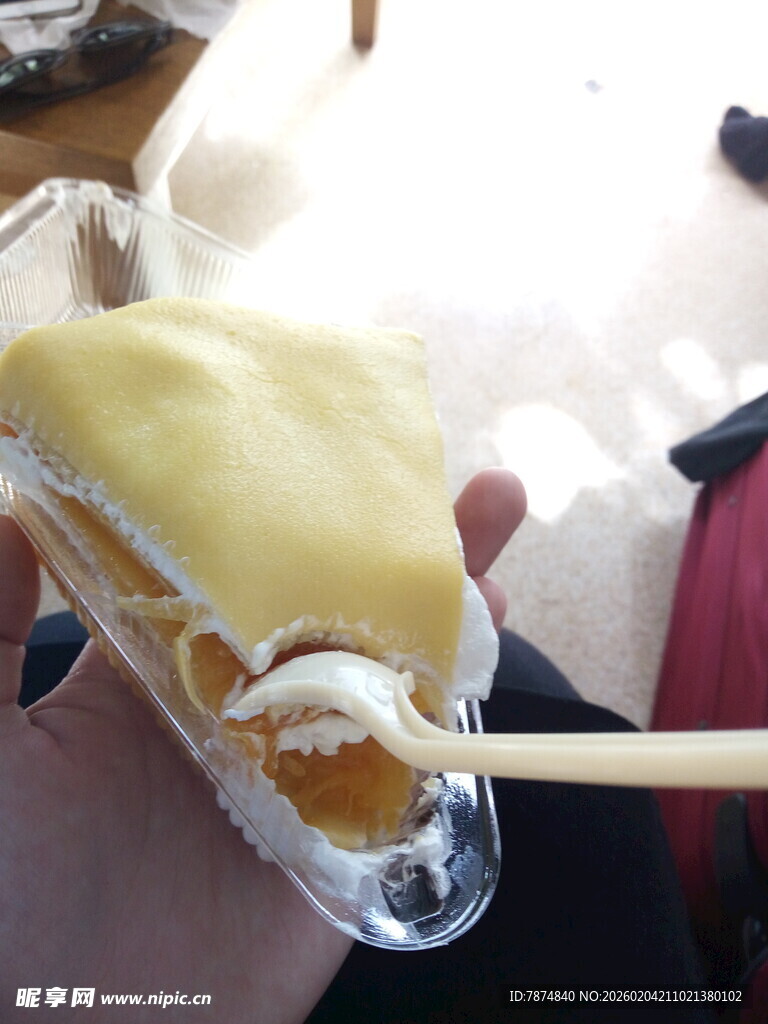 手持的美味芝士棒