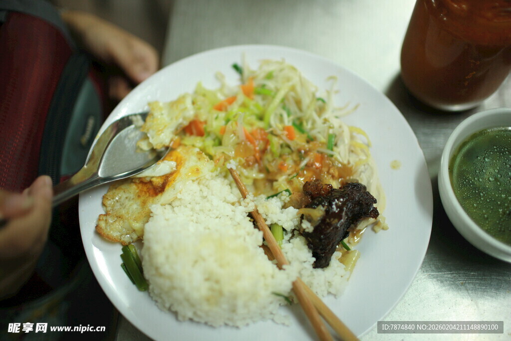 美味多样的特色盖饭