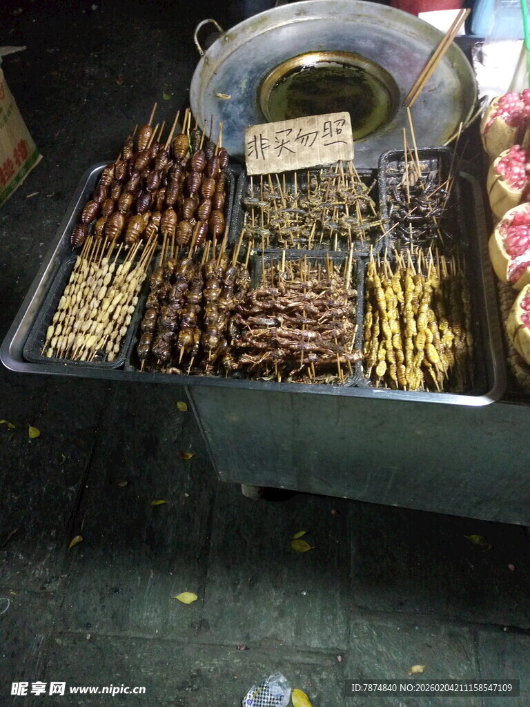 街头美味烤串摊位