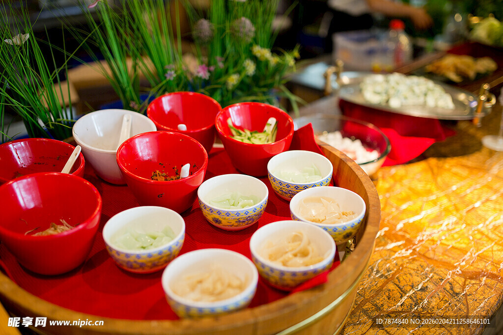 喜庆中式糕点摆盘展示