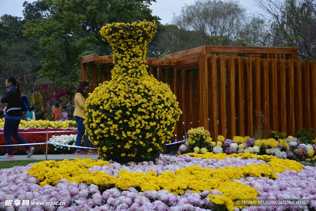 花瓶造型花卉景观