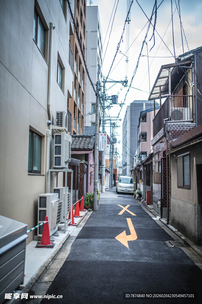 日本狭窄日式小巷街景