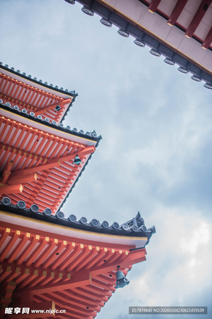 日本中式古建筑飞檐一角