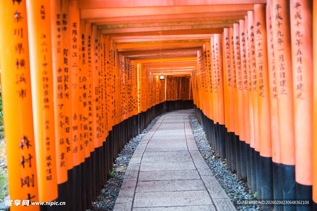 日本千本鸟居 绚烂的红色隧道