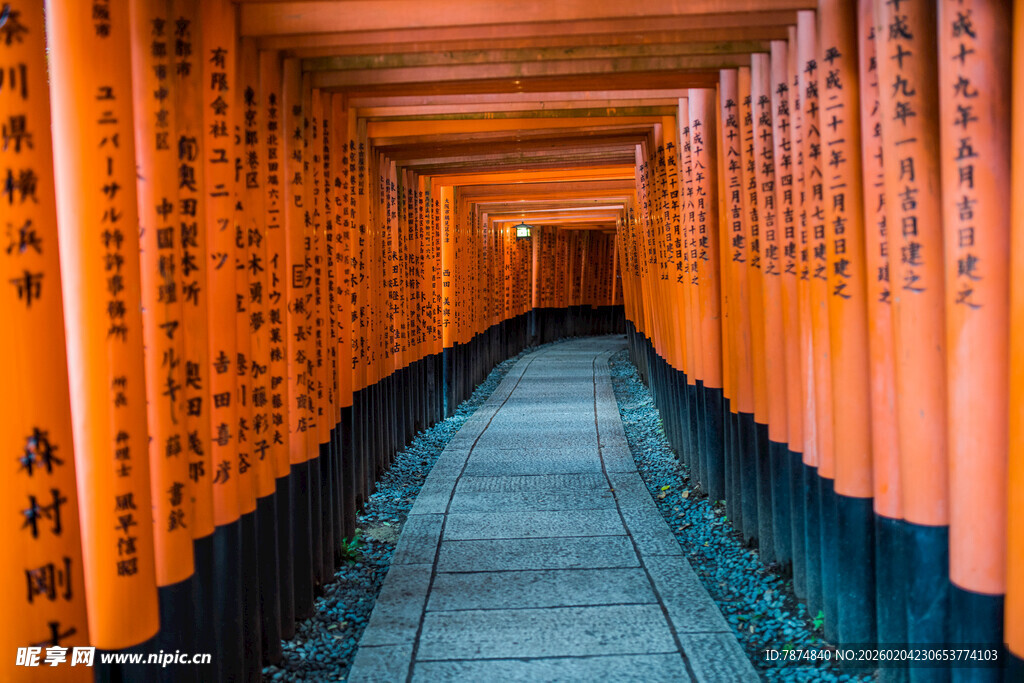 日本千本鸟居通道 神秘日式风景