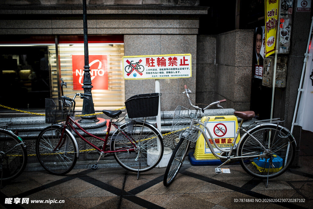 日本街边停放的特色自行车摊