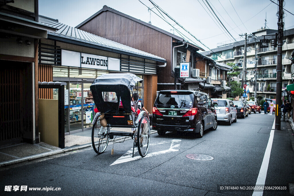 日本日本街头的人力车与车辆