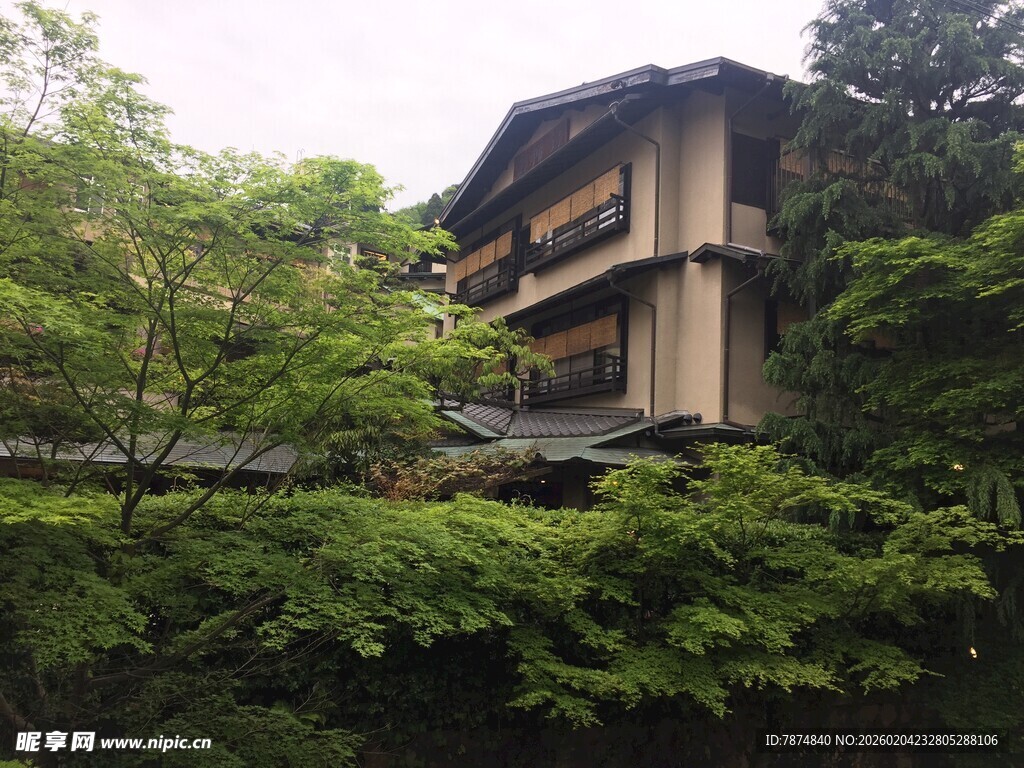 日本山林间的日式风格建筑