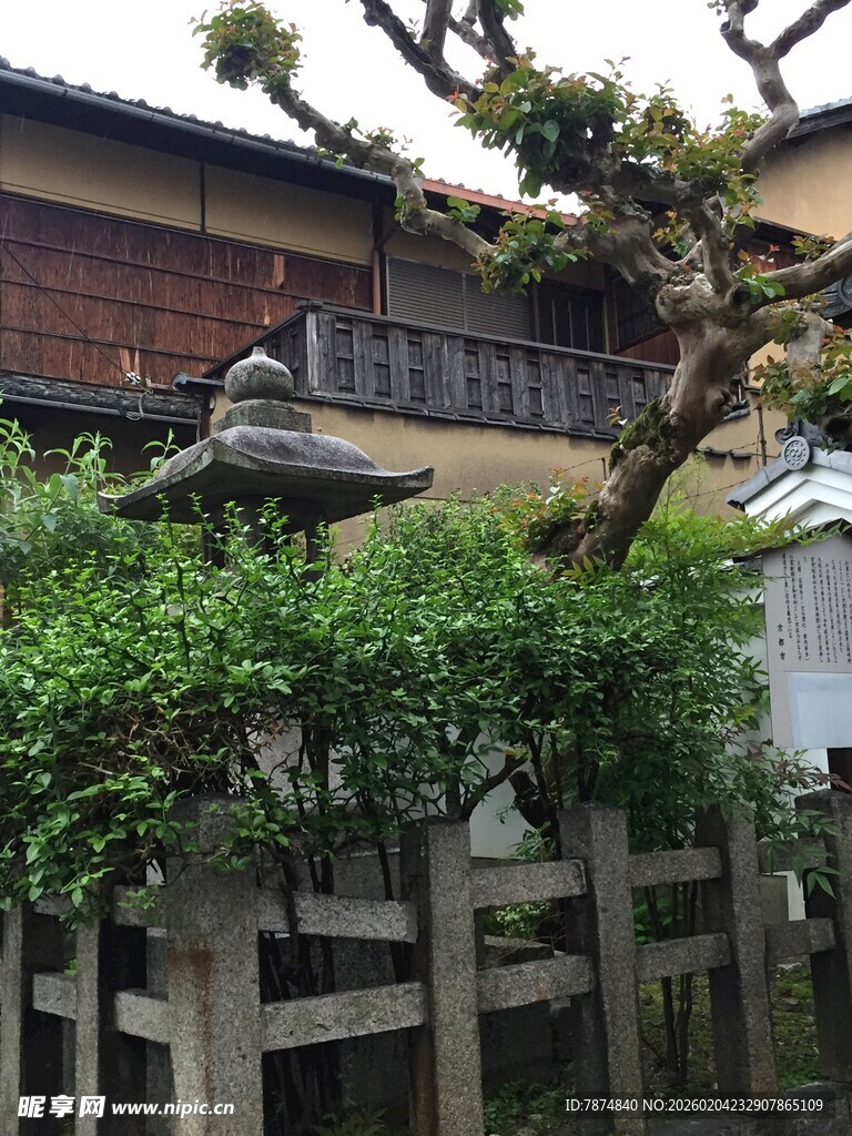 日本日式庭院中的古朴景致