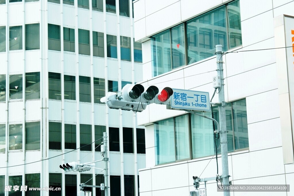 日本城市街道交通信号灯与建筑
