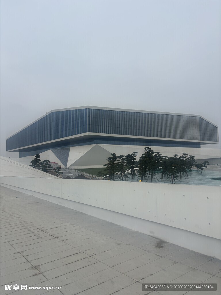 现代风格独特建筑外观