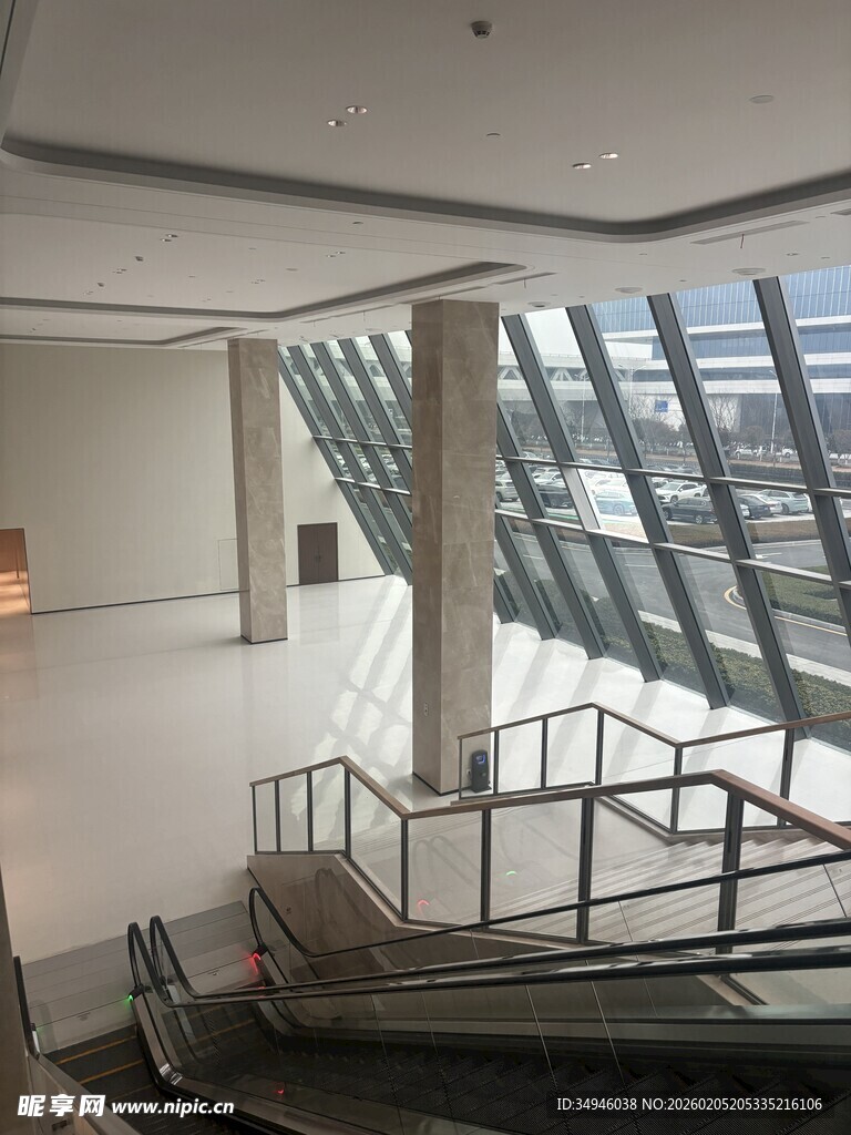 现代宽敞室内楼梯空间