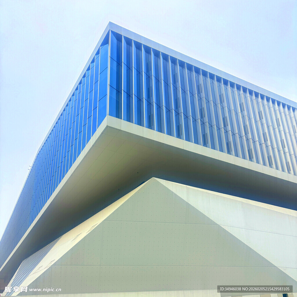 现代蓝白几何造型建筑外观